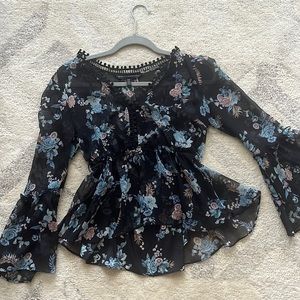 White House Black Market Flowy Floral Blouse size XSP